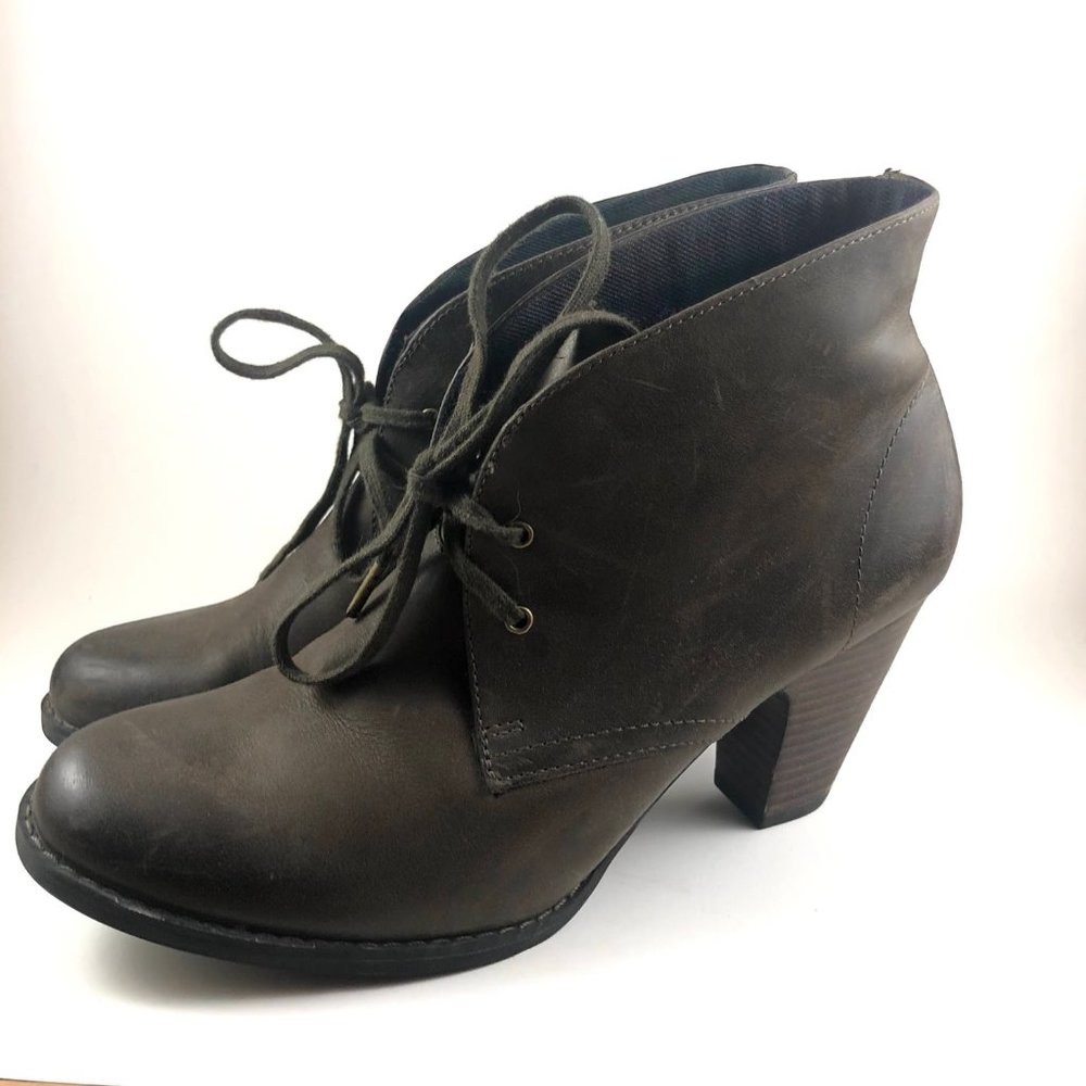 Clarks Indigo Leather Chukka Heels Boots Size 8.5